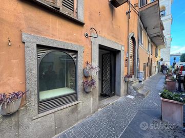 NEGOZIO A ALBANO LAZIALE