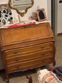 Comò con ribaltina di pregio