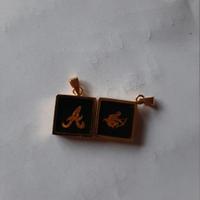 Ciondolo con lettera e segno zodiacale 