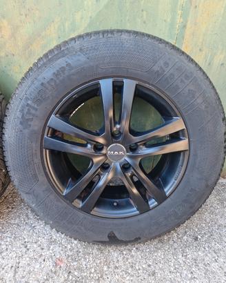 Cerchi in lega con gomme