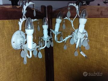 coppia di applique bianche con lampadine
