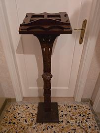 Leggio da terra in legno lavorato