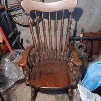 Sedia a dondolo in legno vintage