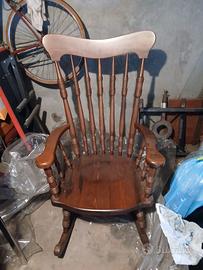 Sedia a dondolo in legno vintage