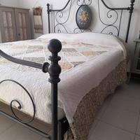 Letto matrimoniale in ferro con doghe – materasso