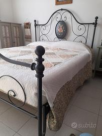 Letto matrimoniale in ferro con doghe – materasso