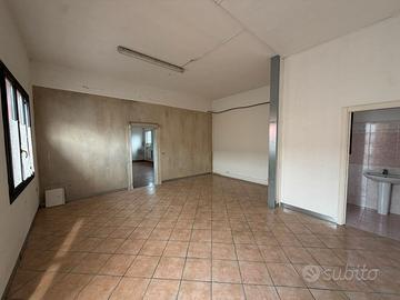 Locale ad uso ufficio/magazzino d 90 mq 