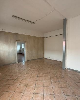 Locale ad uso ufficio/magazzino d 90 mq 