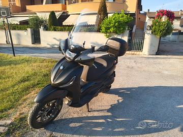 Scooter Piaggio Beverly 300 HPE Deep Black