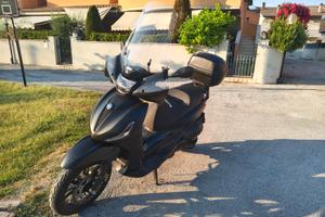 Scooter Piaggio Beverly 300 HPE Deep Black