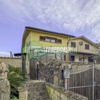 VILLA BIFAMILIARE RISTRUTTURATA IDEALE PER DUE UNI