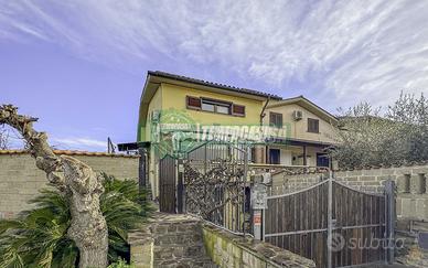 VILLA BIFAMILIARE RISTRUTTURATA IDEALE PER DUE UNI