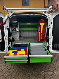 Allestimento furgone e portapacchi BAGGIO DE SORDI