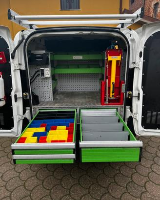 Allestimento furgone e portapacchi BAGGIO DE SORDI