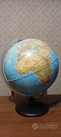Mappamondo con lampada 