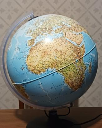 Mappamondo con lampada 
