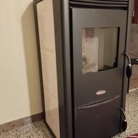 Stufa a pellet 10 kW Cadel modello Valery. VENDUTA