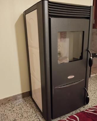 Stufa a pellet 10 kW Cadel modello Valery. VENDUTA