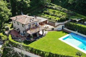 Villa di 353 m² con più di 5 locali a Camaiore