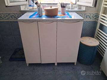 Mobile bagno bianco con piano in marmo 