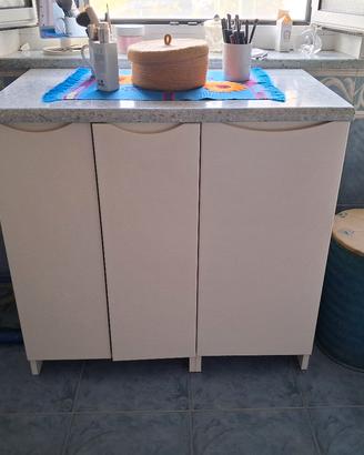 Mobile bagno bianco con piano in marmo 
