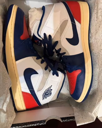 Air Jordan 1 Mid Rare Air