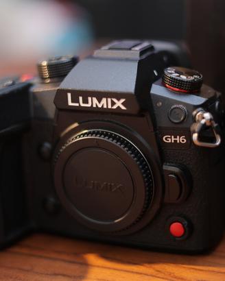 LUMIX GH6 + 2 OBIETTIVI