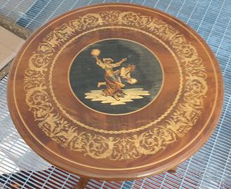 Tavolino rotondo intarsiato dipinto a mano