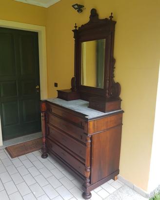 Cassettiera antica con specchiera e piano in marmo