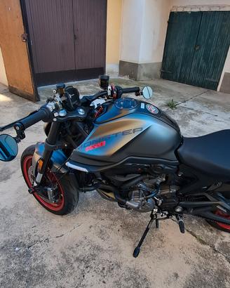 ducati monster 937