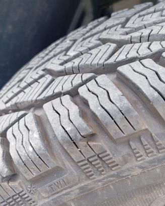 Dacia Duster - 4 Gomme Termiche 215/65 R16 102H -
