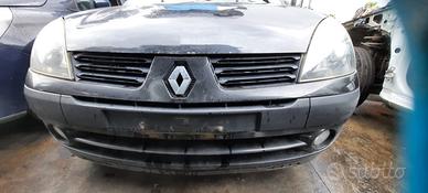 RENAULT CLIO 2004 - PARAURTI ANTERIORE