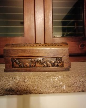 cofanetto africano in legno