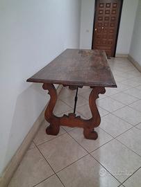 Tavolo in legno. 
