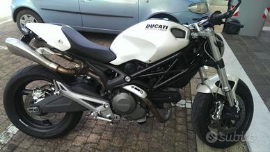Ducati Monster 696
