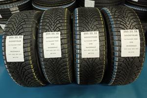 4 GOMME 205 55 16 GOODYEAR INV RIF2716