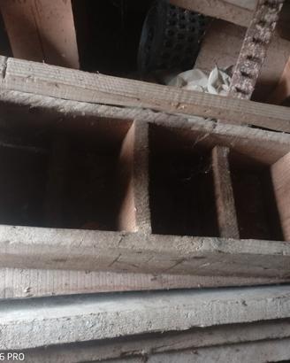 Cassetta attrezzi vintage in legno.