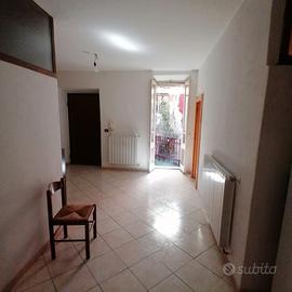 EMICICLO adiacenze, quattro vani, ristrutt.100000