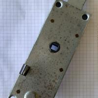 Serratura basculante per box o serranda