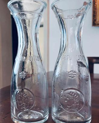 Coppia di caraffe vintage in vetro