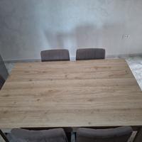 Tavolo più 6 sedie pari al nuovo