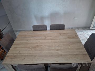 Tavolo più 6 sedie pari al nuovo