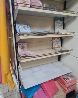 Scaffali usati per negozio
