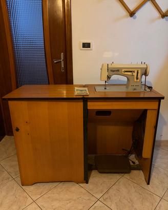 Macchina da cucire Vigorelli anni ’70 con mobile