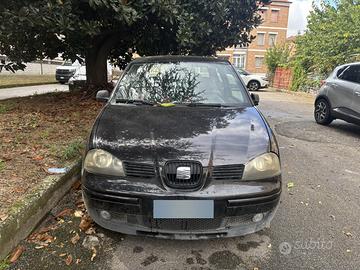 SEAT ARONA 2004