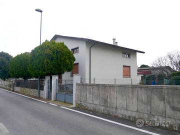 CASA INDIPENDENTE AD UN PASSO DAL CENTRO: spazi...