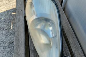 faro fiat grande punto anno 2006