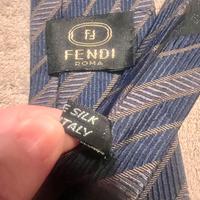 Cravatta marrone e blu scuro 100% seta Fendi
