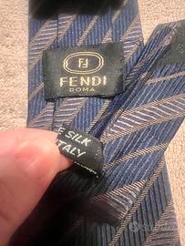 Cravatta marrone e blu scuro 100% seta Fendi