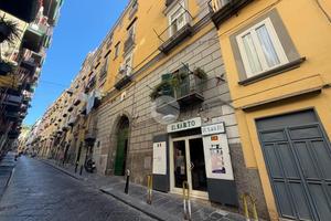 MONOLOCALE A NAPOLI